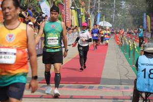 BIB: 4304
                            <button type="button" onclick="openModal(8245419)" class="btn btn-primary btn-sm float-right btn-popup" data-toggle="modal" data-target=".modal-high-quality">
                        <i class="fas fa-shopping-cart"></i> Add to Cart
                    </button>
                                            <button type="button" onclick="isThisMe(8245419, true)" class="btn btn-success btn-sm float-right btn-popup btn-isme hidden" data-toggle="tooltip" data-placement="bottom" title="นี่คือรูปของคุณใช่ไหม คลิกที่นี่เพื่อเอาเข้าอัลบั้ม">
                        <i class="fas fa-plus"></i> Add to album
                    </button>
                    <button type="button" onclick="isThisMe(8245419, false)" class="btn btn-warning btn-sm float-right btn-popup btn-isnotme hidden">
                        <i class="fas fa-ban"></i> Remove from album
                    </button>